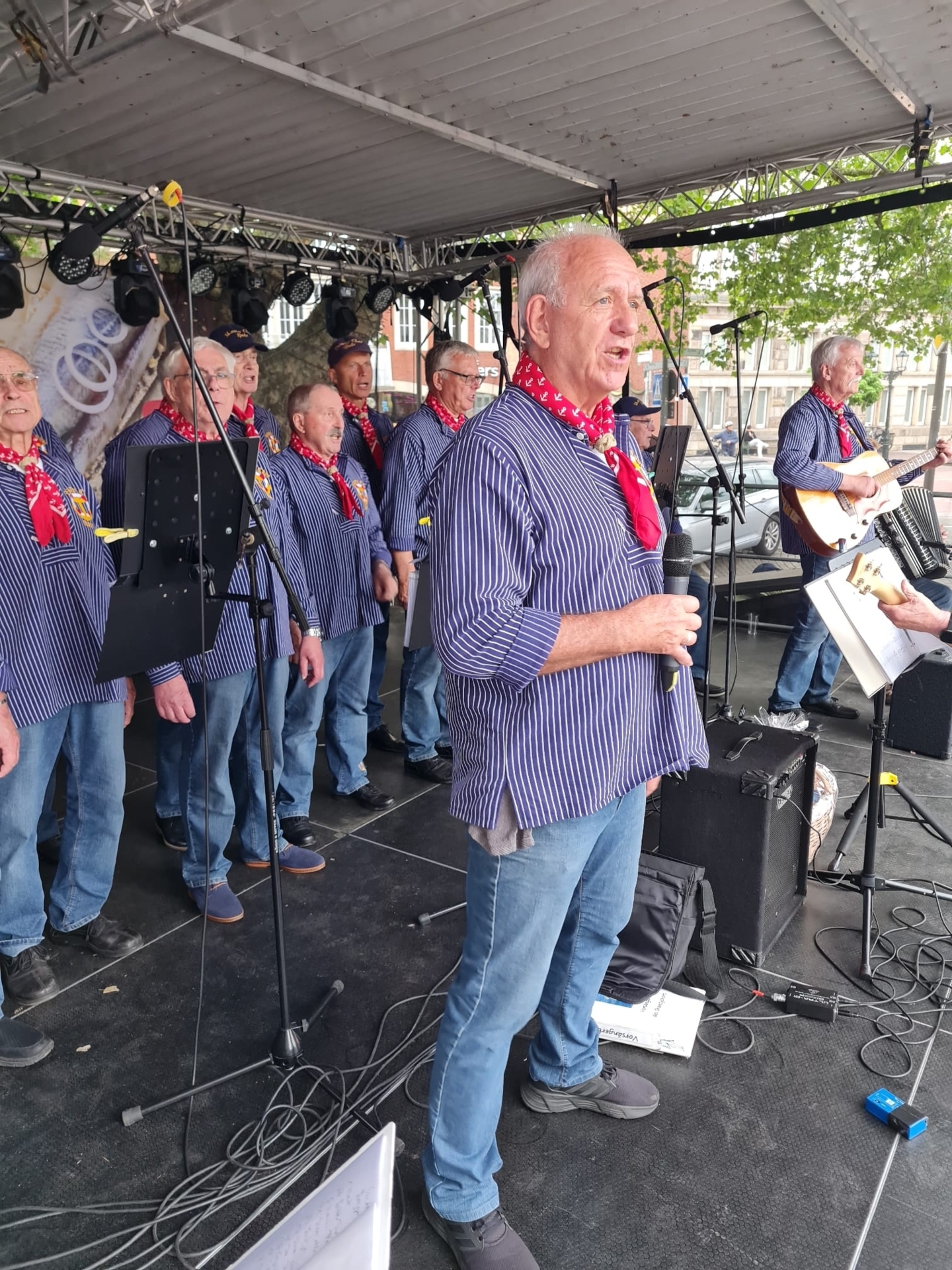 Bild: Matjestage in Emden am 2.5.2025 auf der Stadtbühne