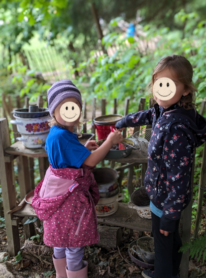 Was wird hier wohl leckeres gemacht...Foto: Kindergarten St.Josef 