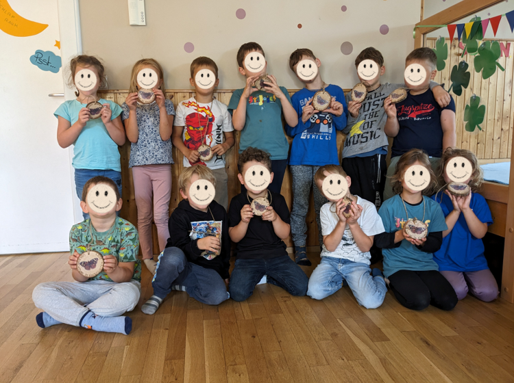 Nach der &Uuml;bernachtung mit der Tapferkeitsmedaille. Foto: Kindergarten St.Josef 