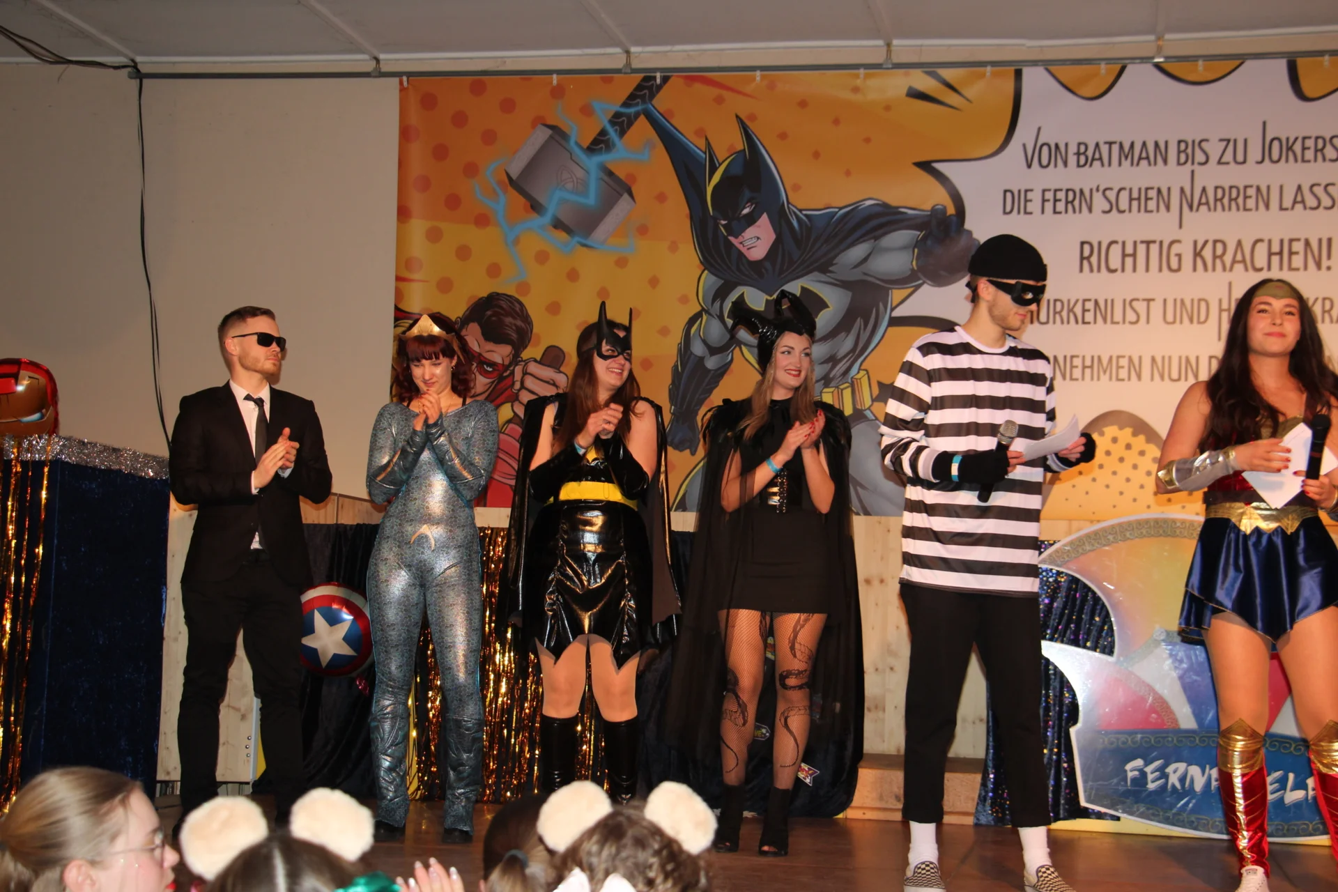 Zur Galerie: Mottokarneval 2025