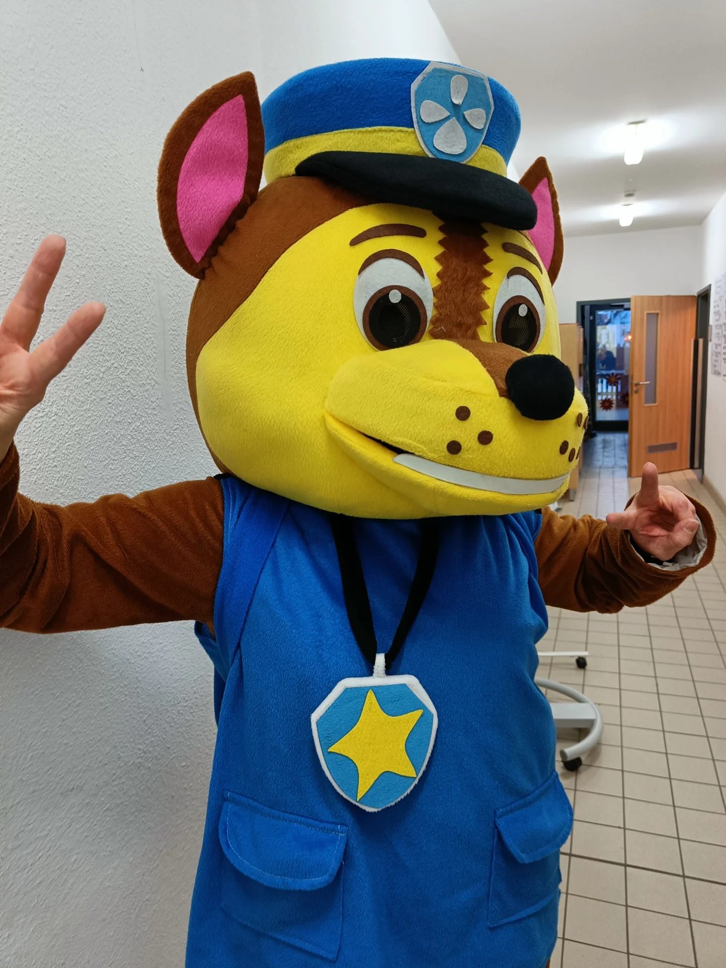 Foto der Galerie: Spenden durch den Förderverein an die Kitakinder