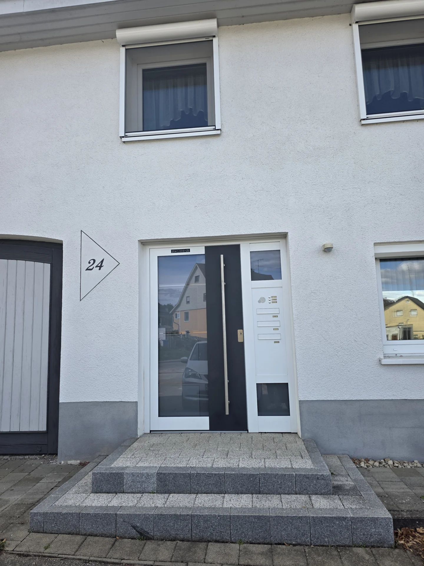 Haust&uuml;re  (Bild vergr&ouml;&szlig;ern)