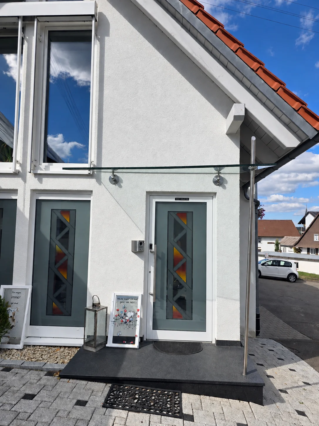 Haust&uuml;re mit passenden Seitenscheiben + Vordach  (Bild vergr&ouml;&szlig;ern)