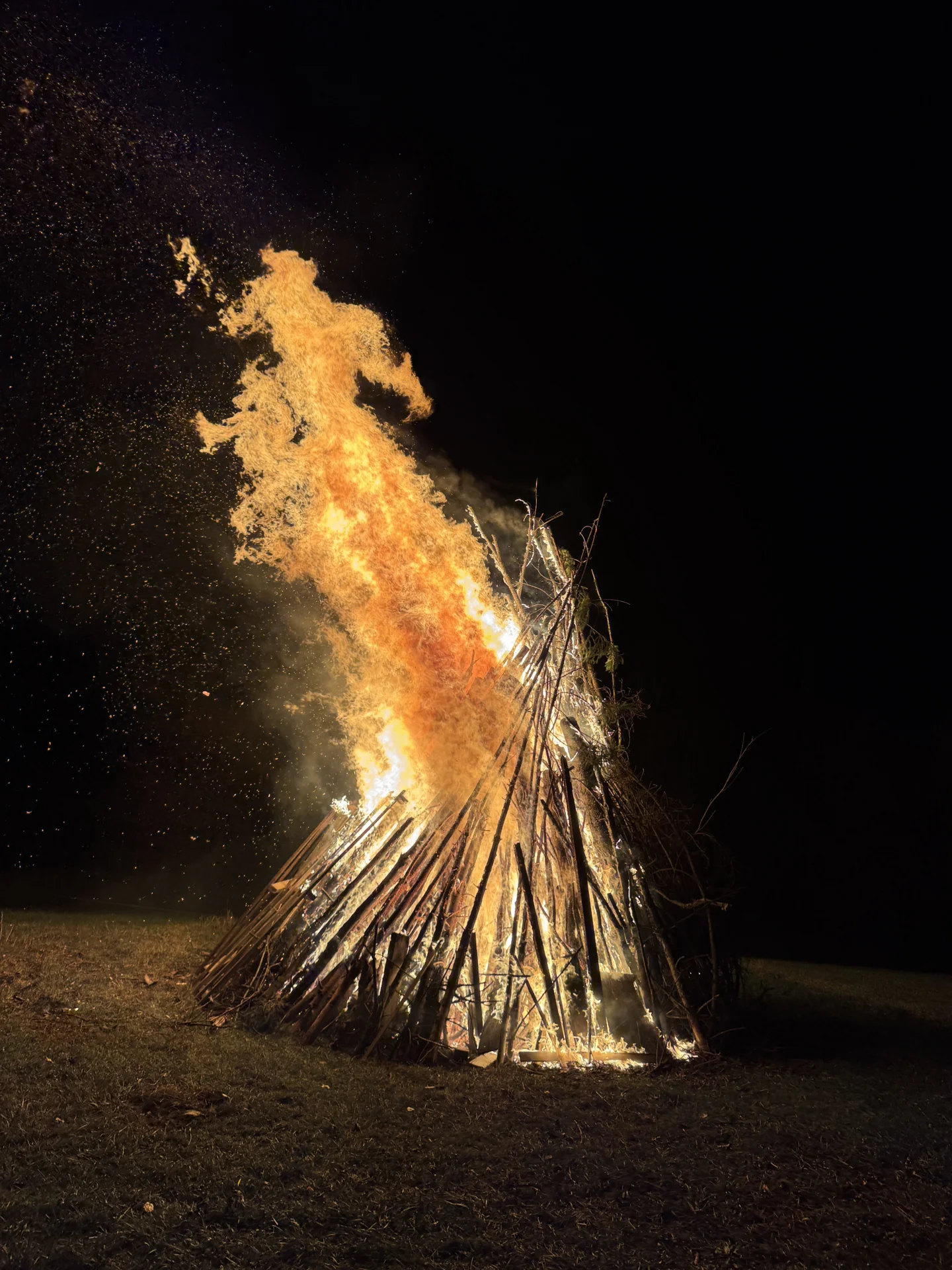 Martinsfeuer  (Bild vergr&ouml;&szlig;ern)