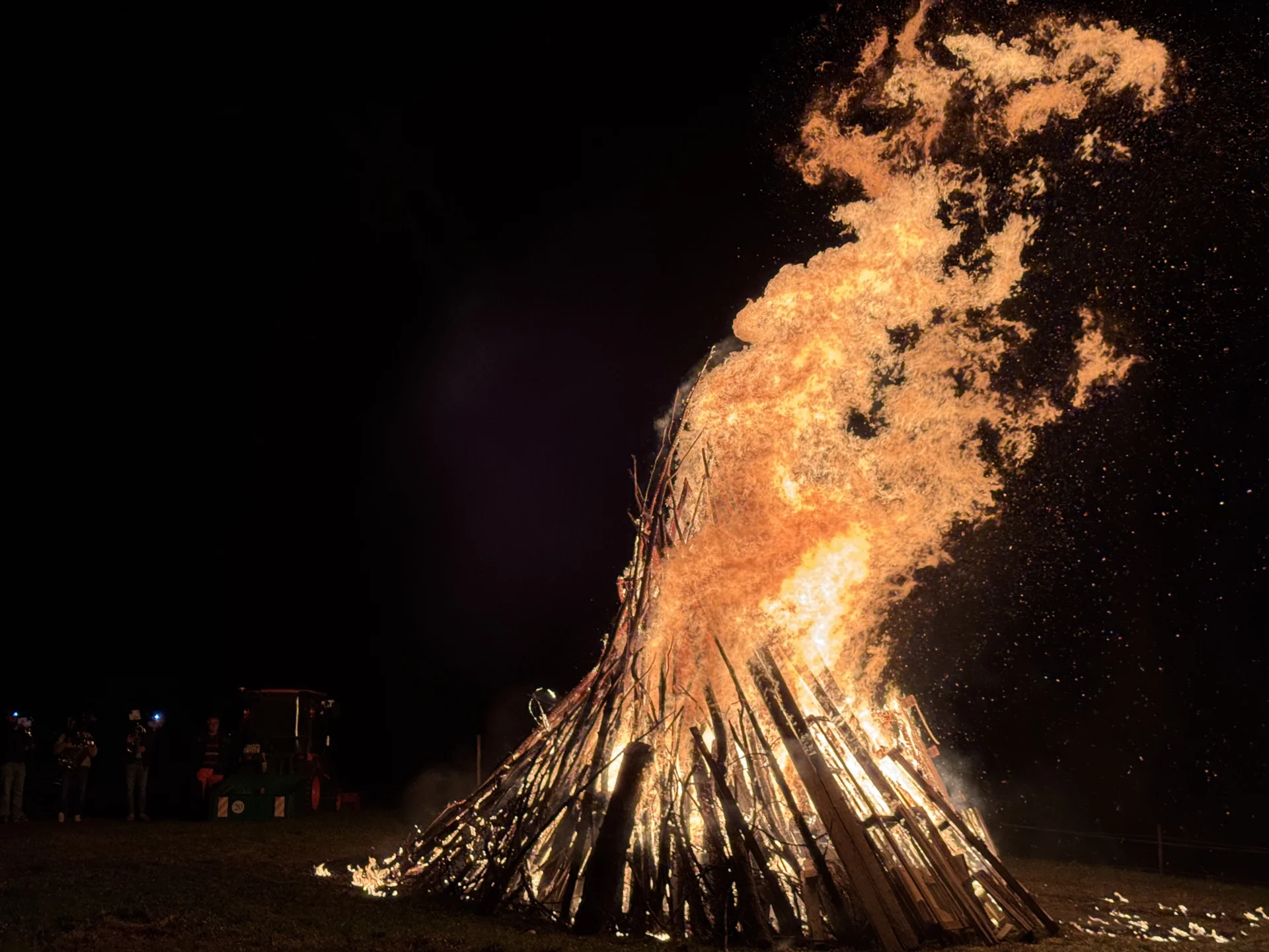 Martinsfeuer  (Bild vergr&ouml;&szlig;ern)