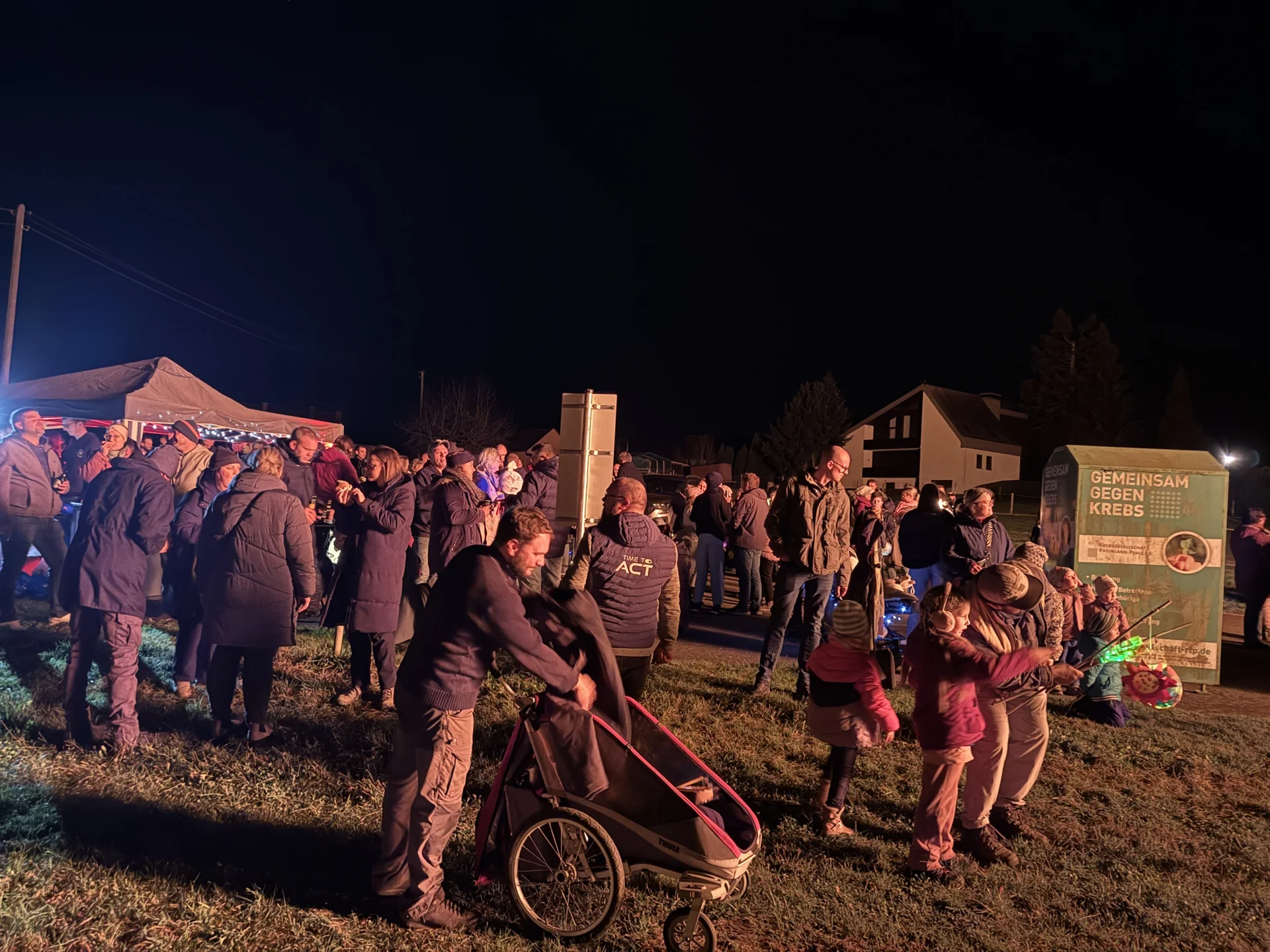 Bilder Martinsumzug  (Bild vergr&ouml;&szlig;ern)