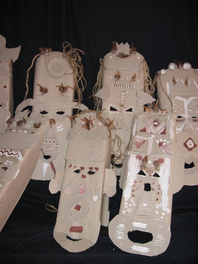 Foto der Galerie: Masken Wellpappe
