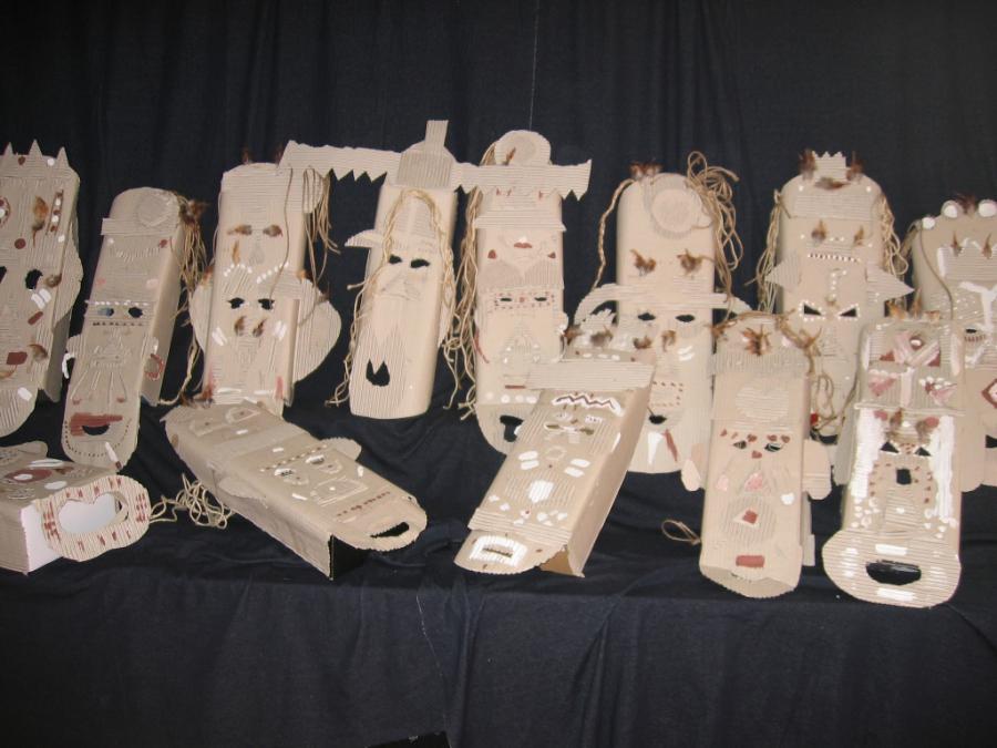 Foto der Galerie: Masken Wellpappe
