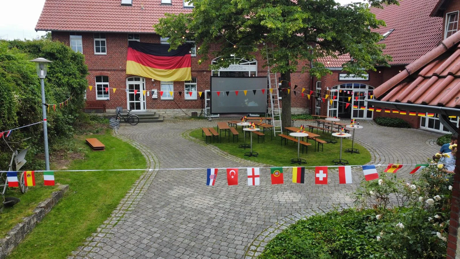 EM - Public viewing  (Bild vergr&ouml;&szlig;ern)
