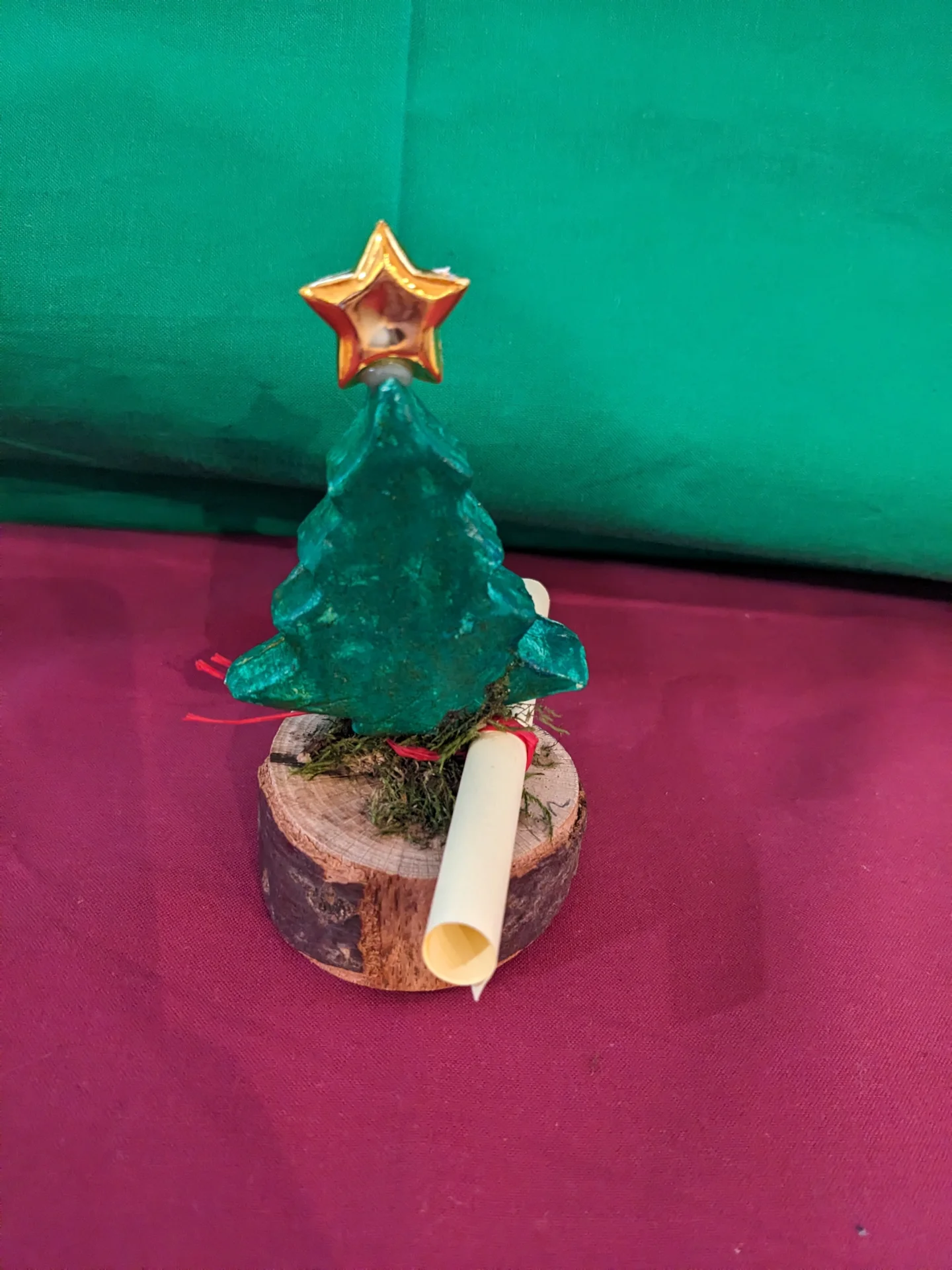 Als Abschluss durfte ein jedes Kind ein Tannb&auml;umchen selbst machen. Als &Uuml;berraschung bekam ein jedes Tannenb&auml;umchen einen Stern am letzten Kindergartentag vor den Weihnachtsferien. 