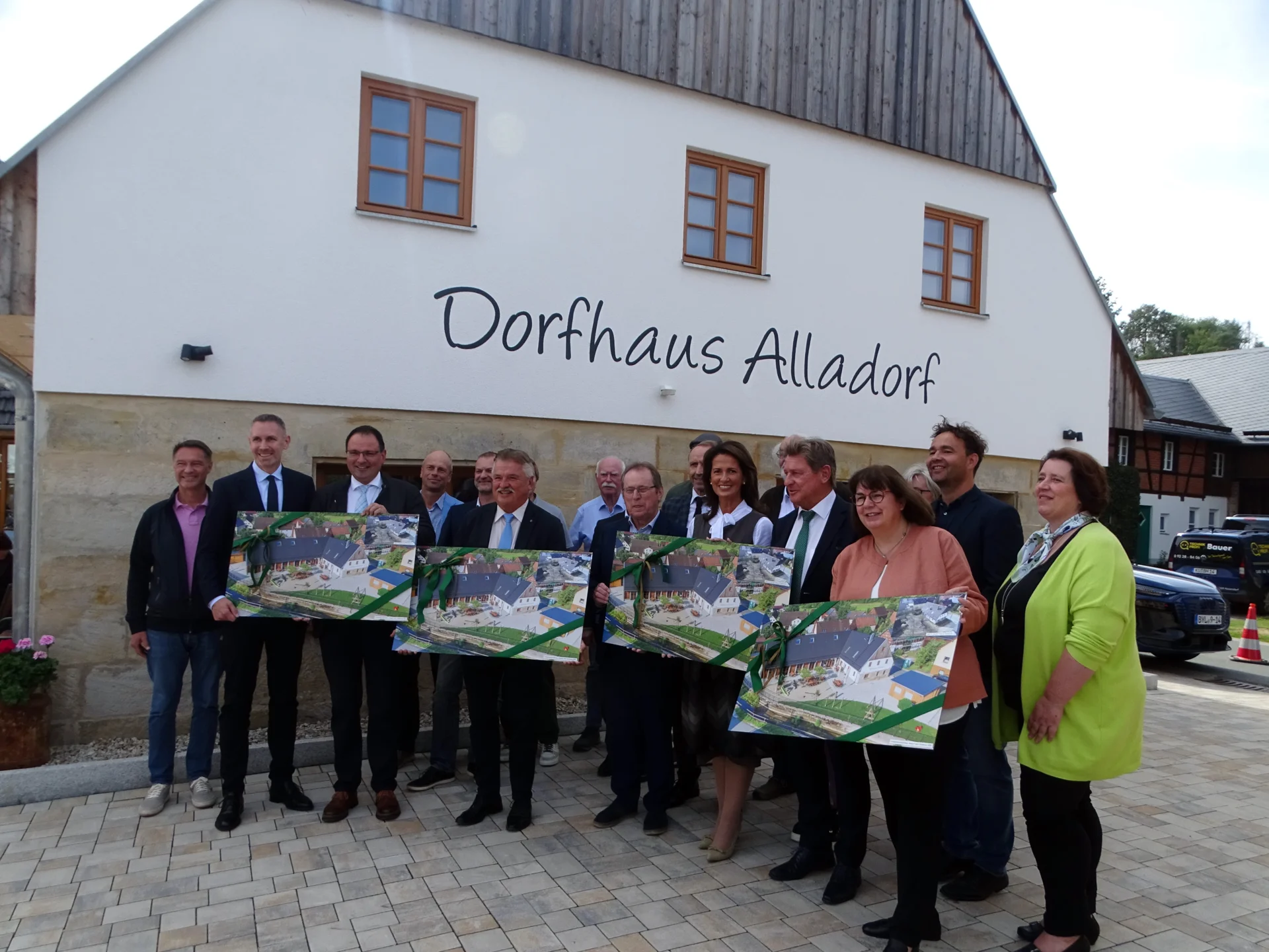 Bild: DH-EINW - Übergabe der Gastgeschenke