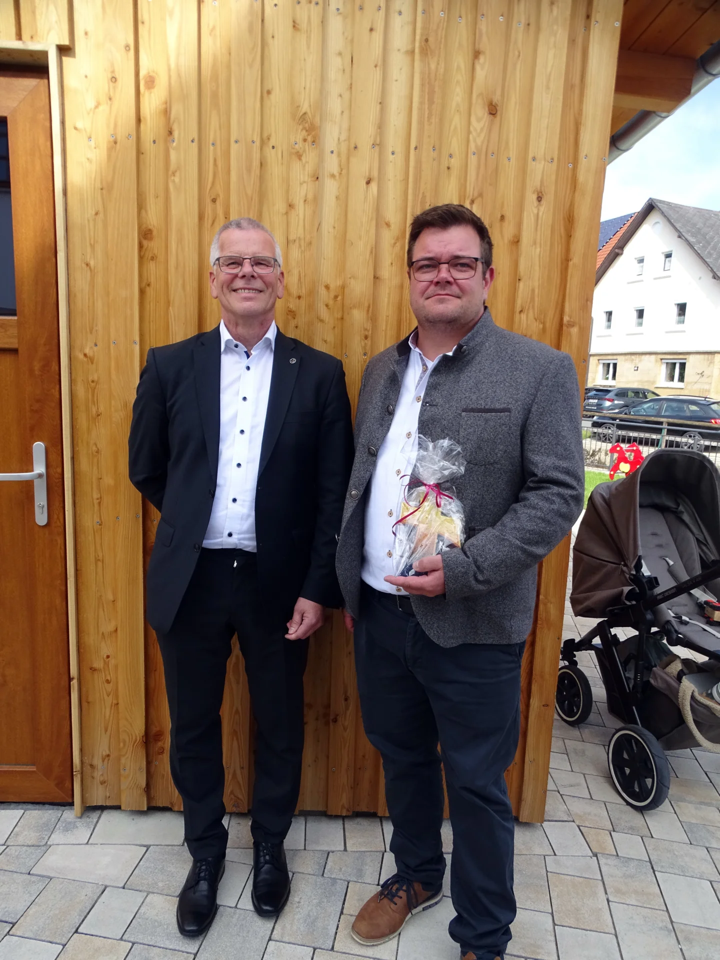 Bild: DH-EINW - Pfr. Ulrich Zenker und Michael Friedmann (Vorstand DG)
