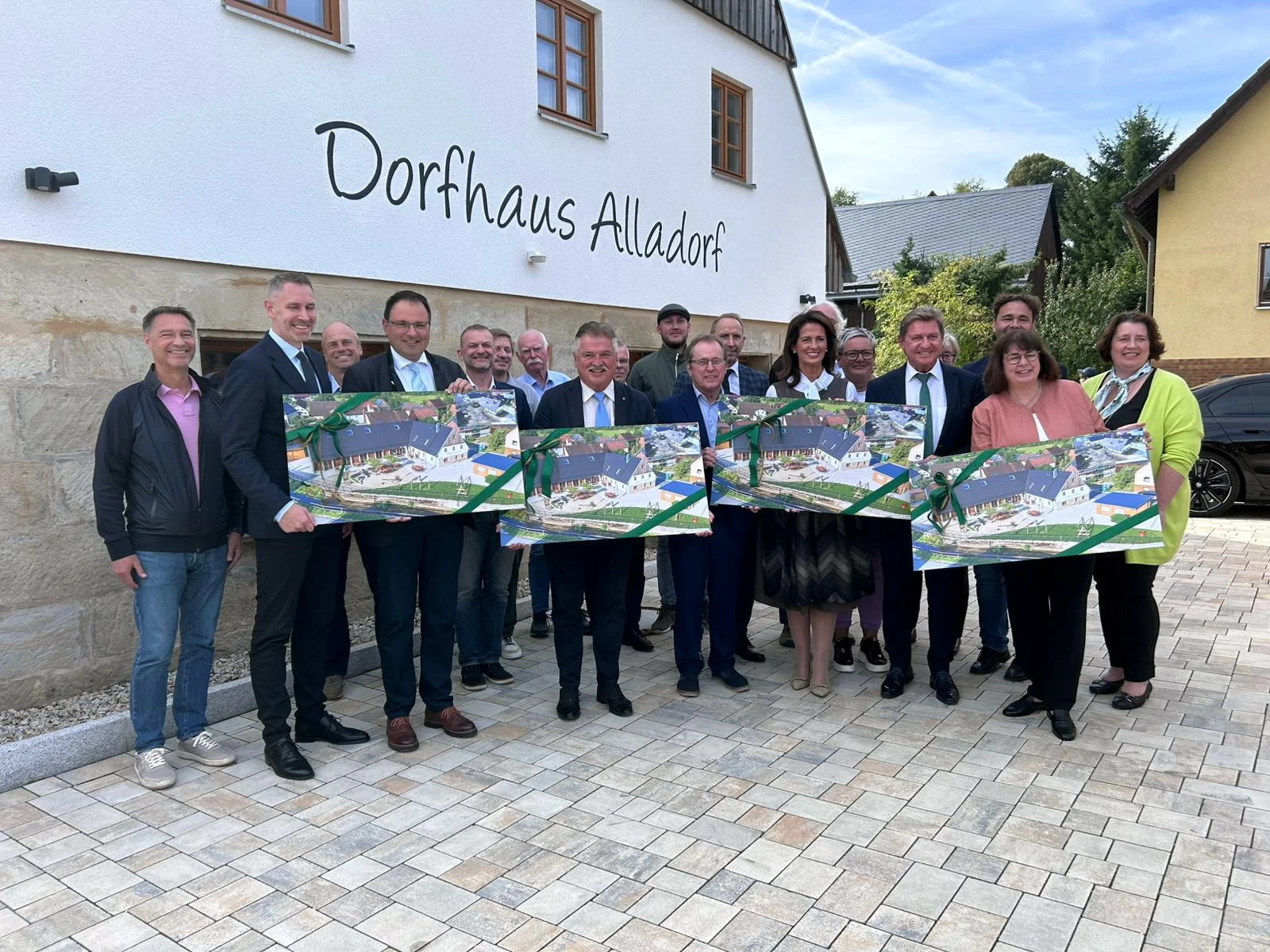 Bild: DH-EINW - Übergabe der Gastgeschenke