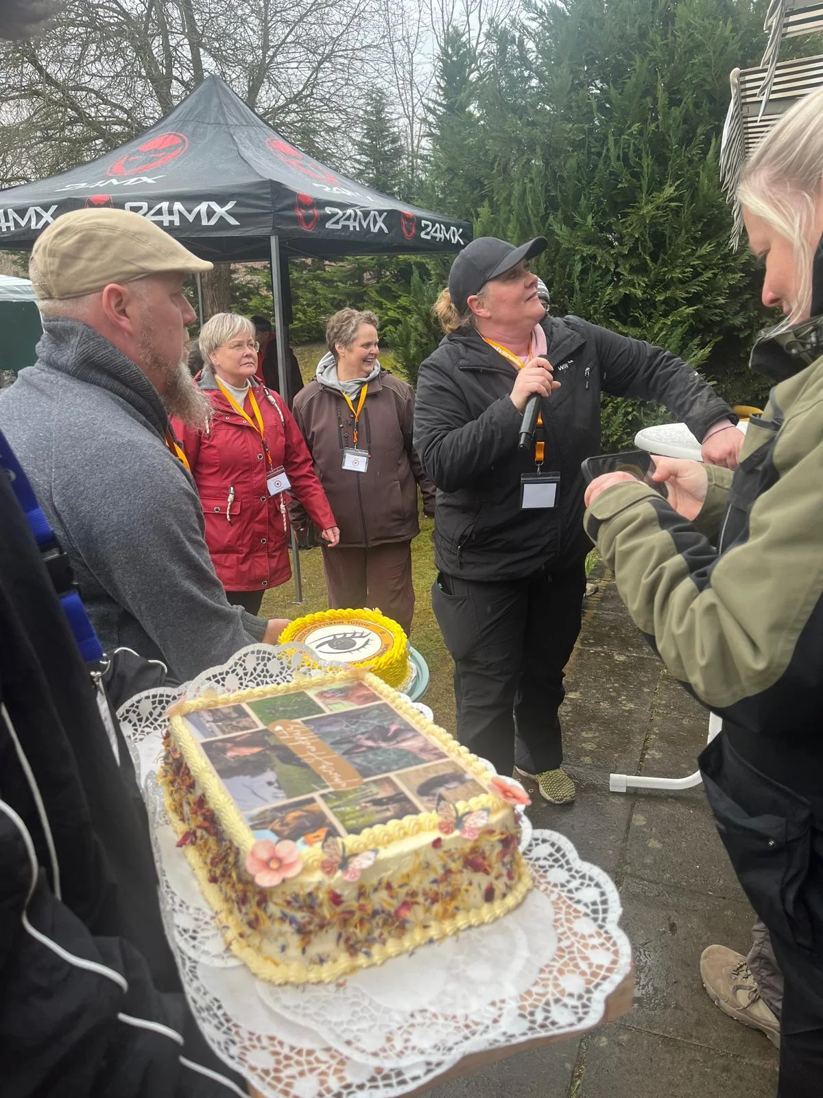 Ganz besondere Torten von der Vereinsvorsitzenden selbst gebacken  (Bild vergr&ouml;&szlig;ern)