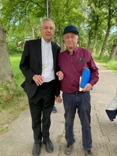 Der Bamberger emeritierte Bischof Dr. Schick mit G&uuml;nther Jikeli beim Besuch in Usedom am 22.05.2024.  (Bild vergr&ouml;&szlig;ern)