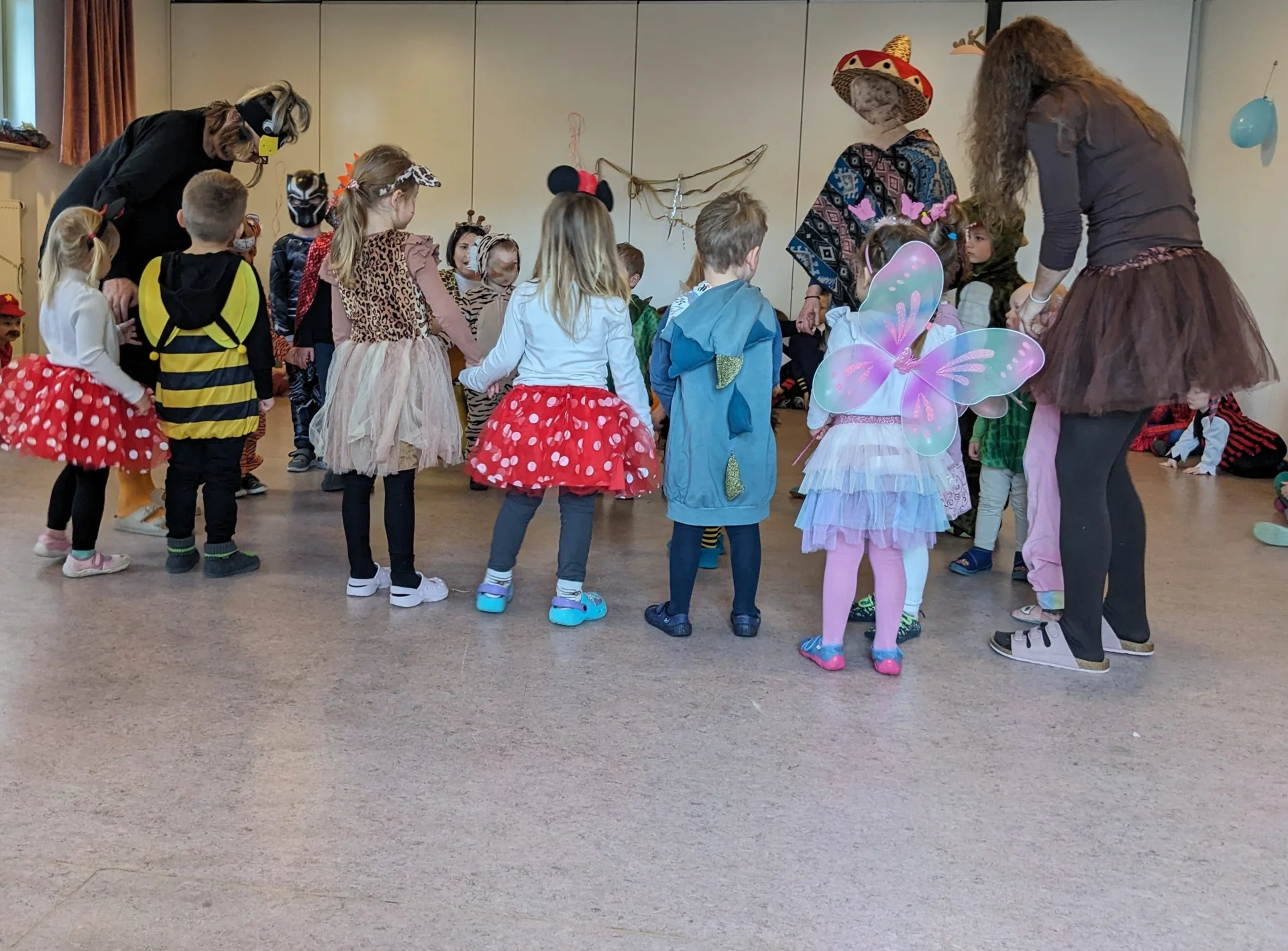 "Und wer im Fasching ein Tier ist, tritt ein, tritt ein, tritt ein...." 