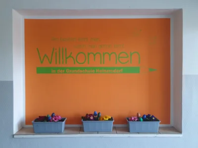 Vorschaubild: Eingangsbereich der Schule...bunt, wir unser Alltag