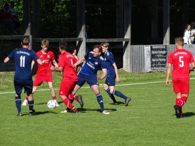 Vorschaubild: Spieler beim Fußball spielen