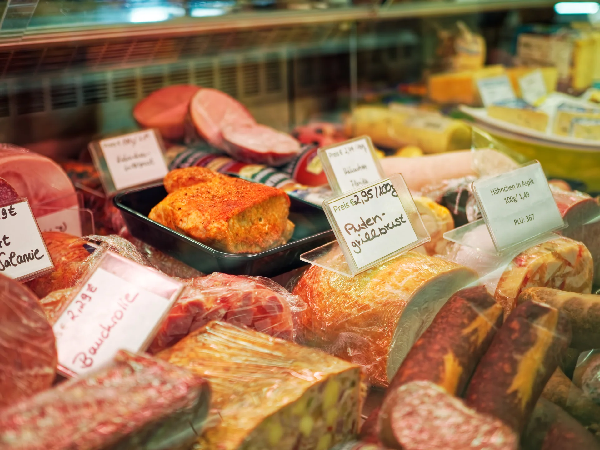 Foto der Galerie: Grillfleisch- , Wurst- & Käsetheke