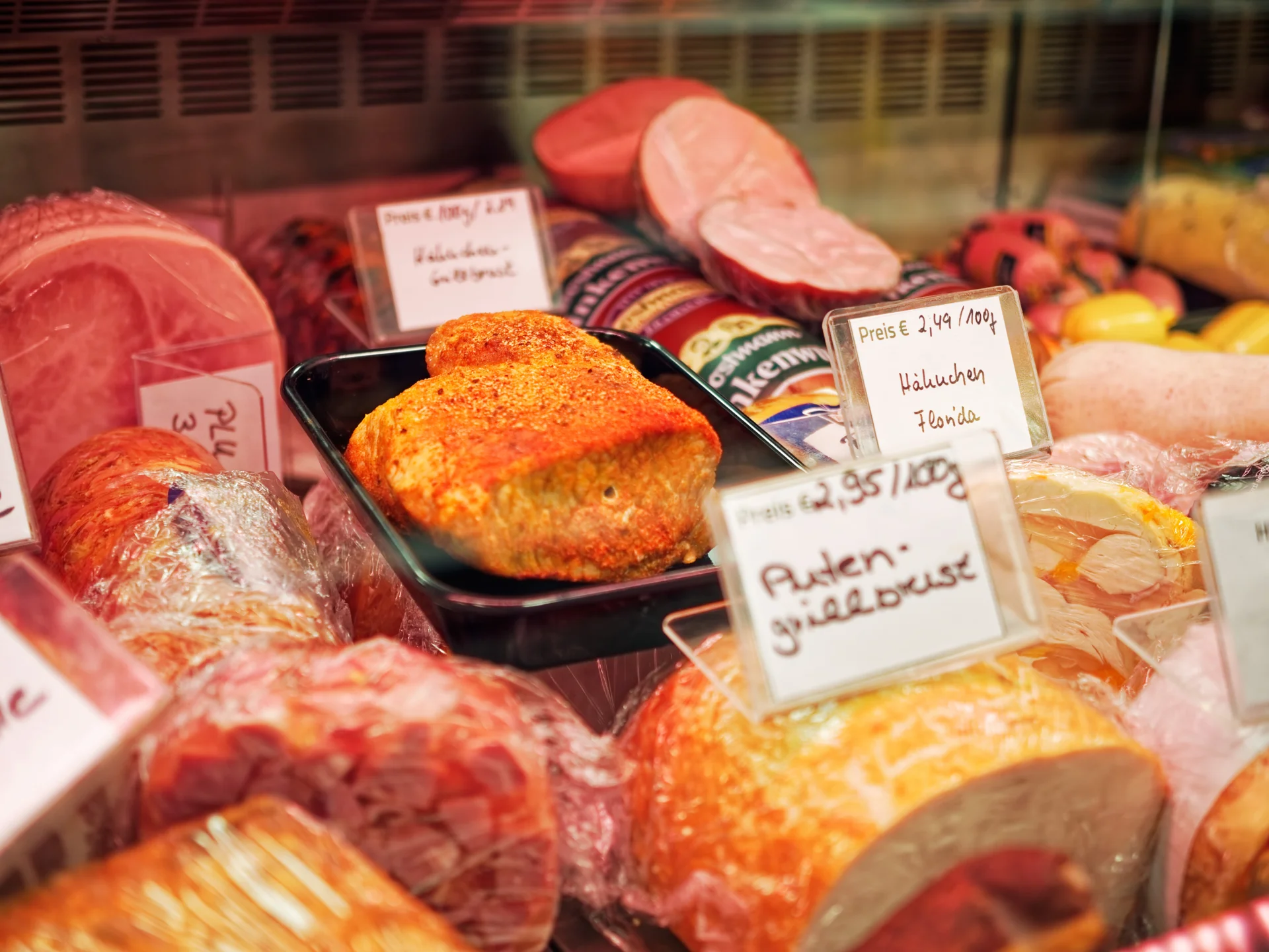 Foto der Galerie: Grillfleisch- , Wurst- & Käsetheke