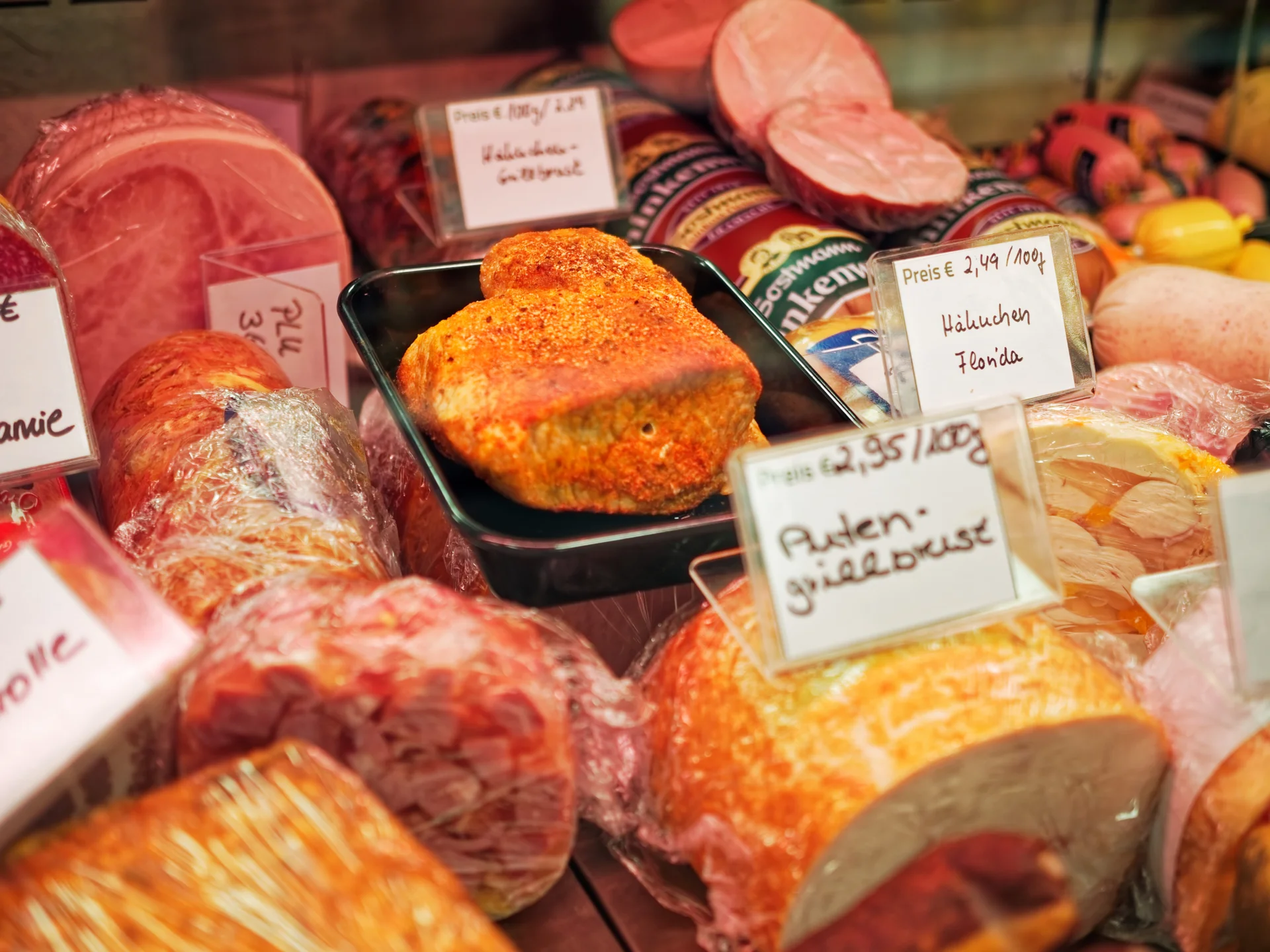 Foto der Galerie: Grillfleisch- , Wurst- & Käsetheke