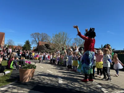 Vorschaubild: Die Kinder der oberen Etage im Zauberwald