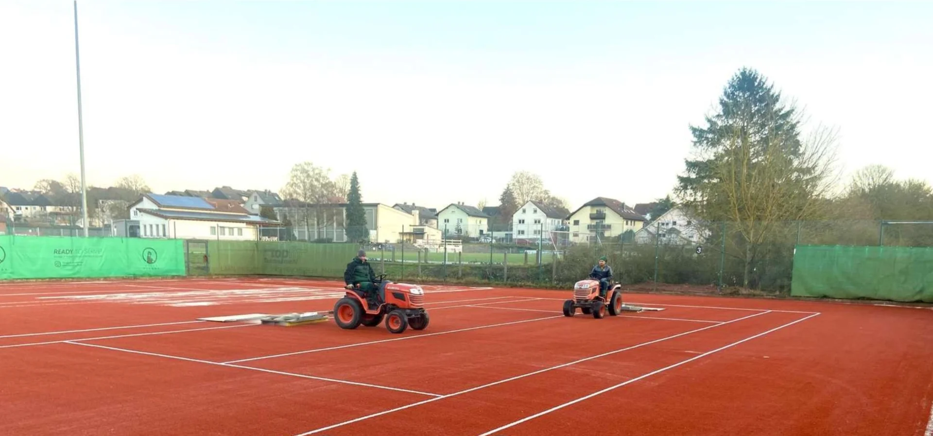 Zur Galerie: Zeitungsartikel TSV baut erste Kunstrasen-Tennisplätze im Kreis 30.12.2025