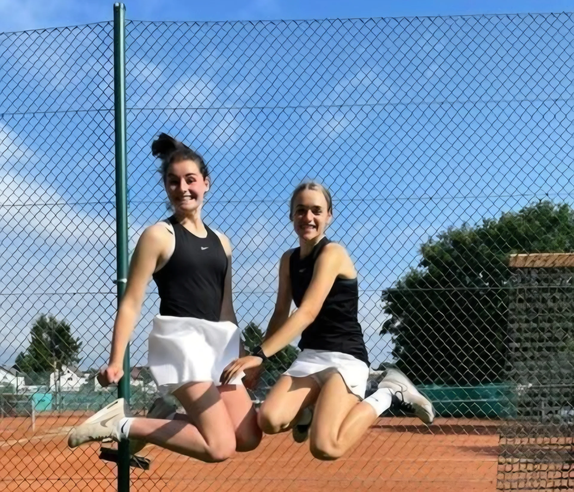 Zur Galerie: Zeitungsartikel Weibliche U18 gewinnt Kreispokal