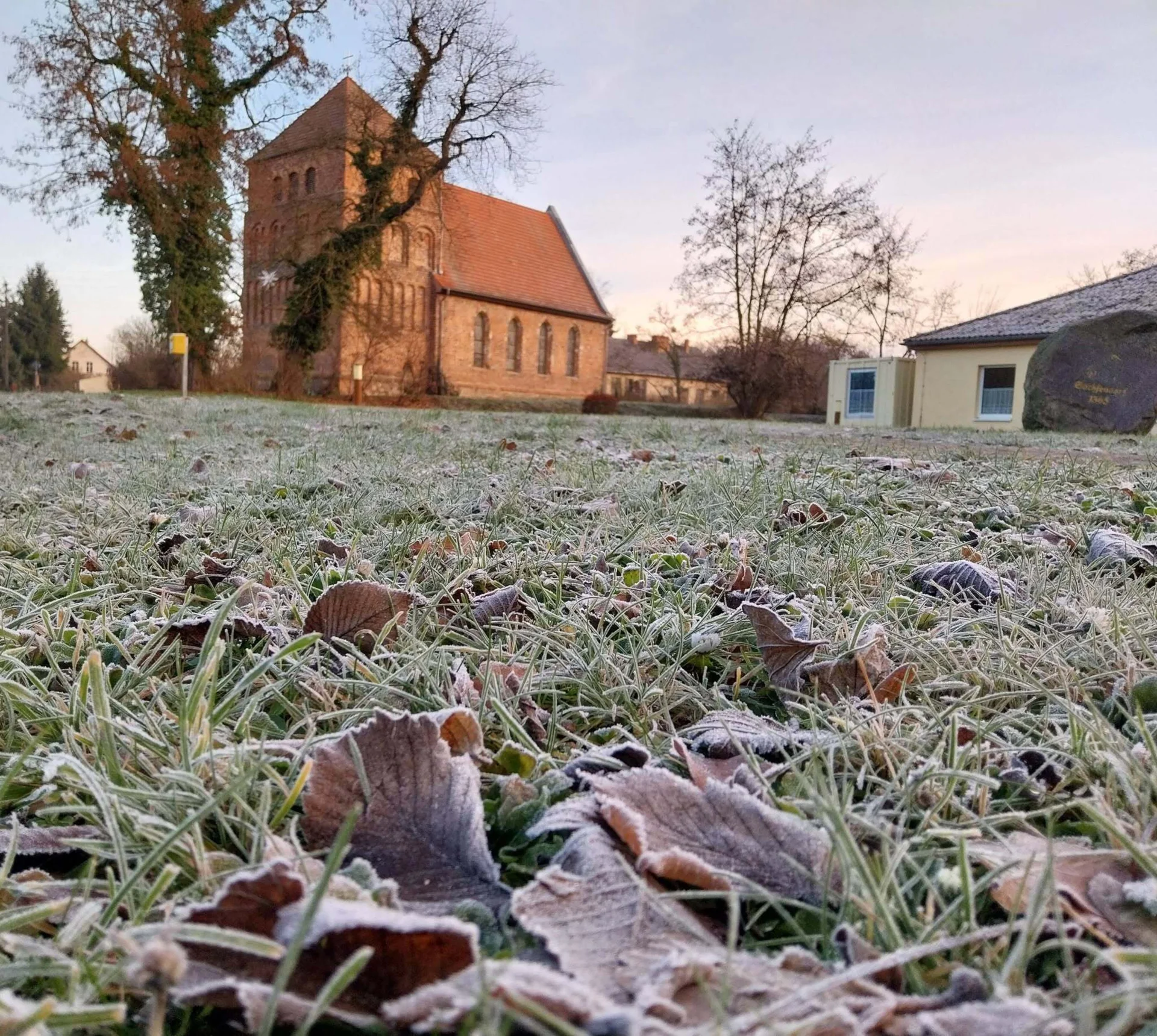 Bild: Kirche bei Frost