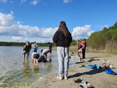 Vorschaubild: nur Wasser, Sand, Steine, Holz ... und alle hatten Spaß