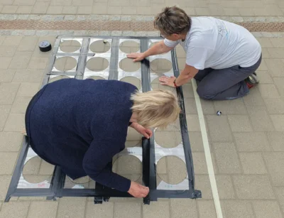 Vorschaubild: Abkleben der Spielflächen-Twister