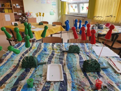 Vorschaubild: jetzt sind die Halmafiguren bunt
