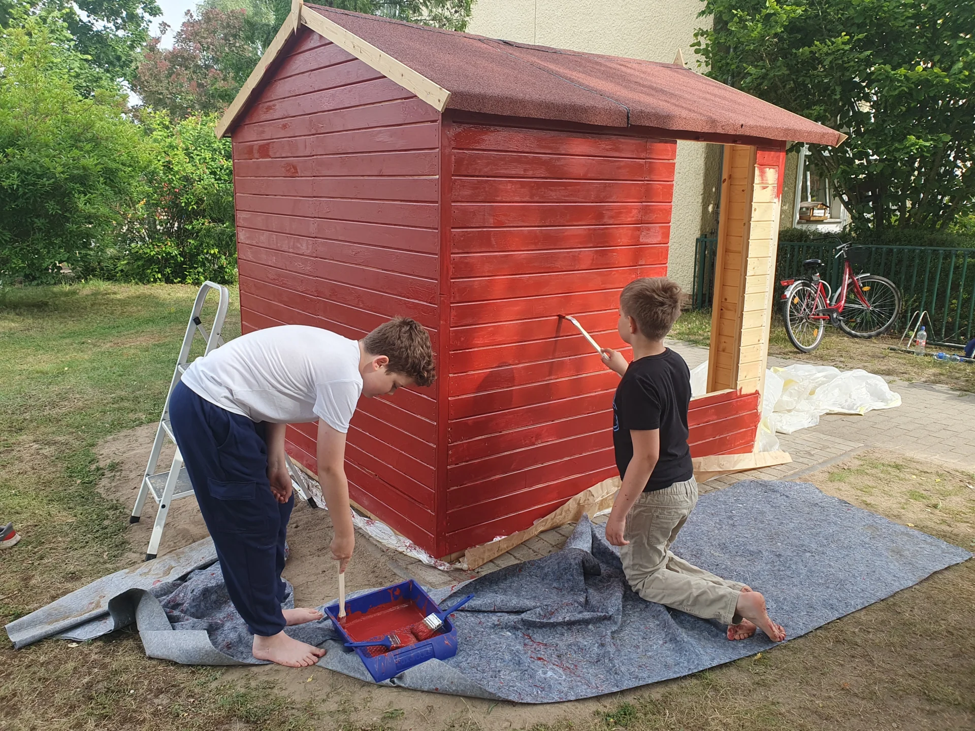 Bild: Farbanstrich für das Spielehaus