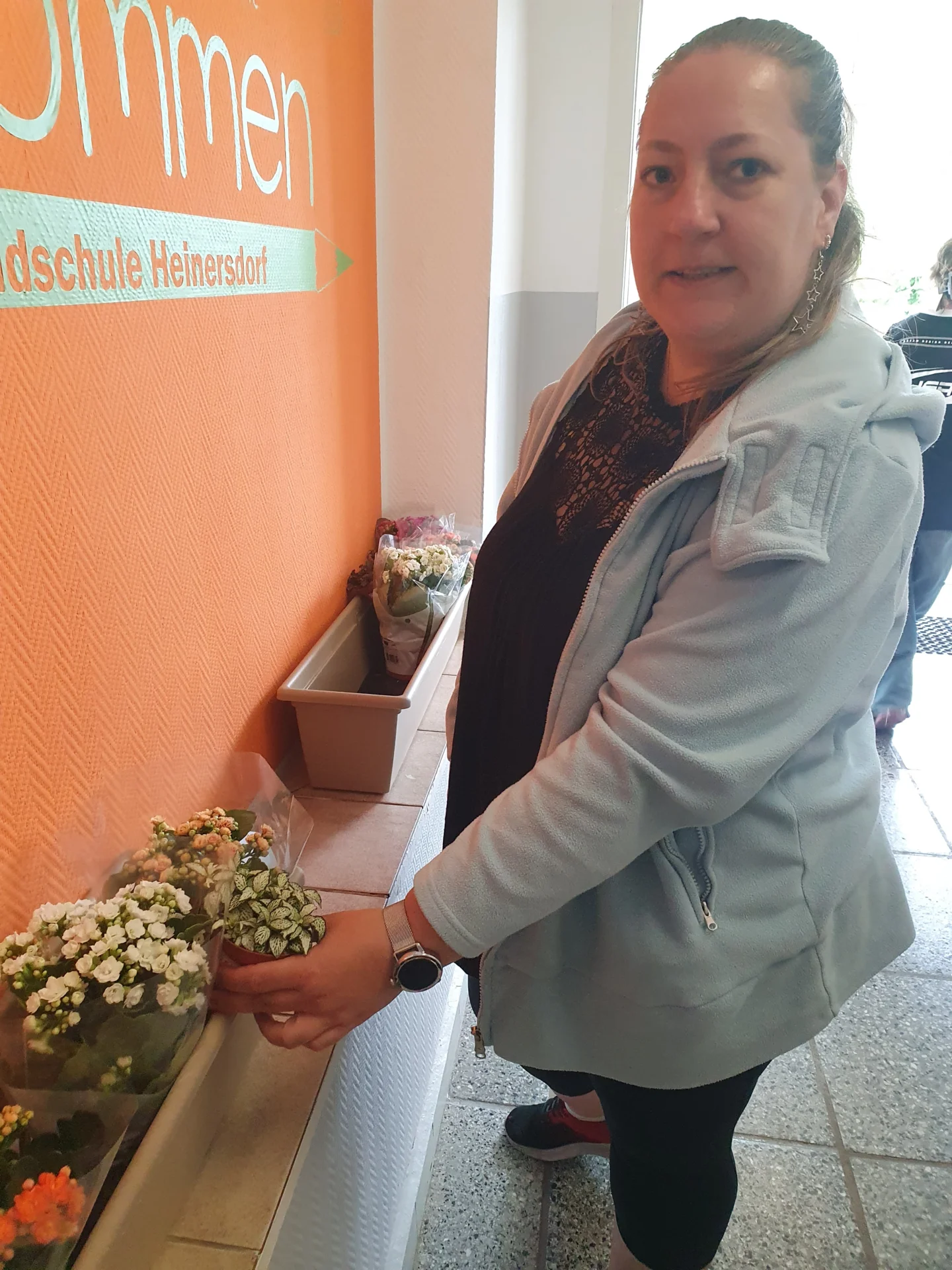 Bild: Wir danken der Mutti für diese bunte Blumenbegrüßung im Eingangsbereich