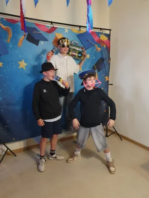 Vorschaubild: Die Fotobox auf der Abschlussfeier der 6. Klasse war beliebt