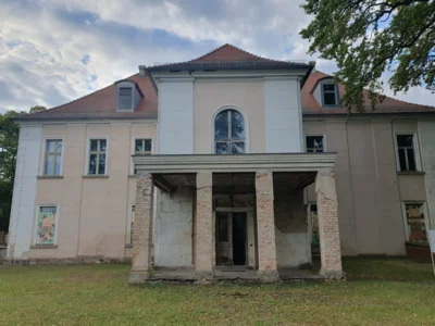 Vorschaubild: das ehrwürdige Herrenhaus in Heinersdorf