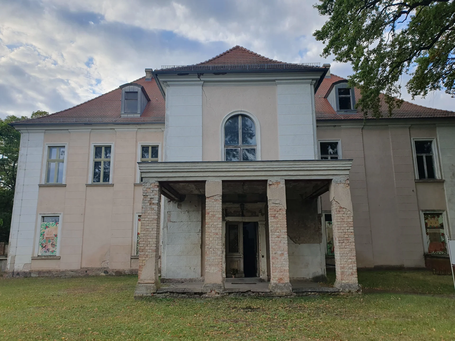 Bild: das ehrwürdige Herrenhaus in Heinersdorf