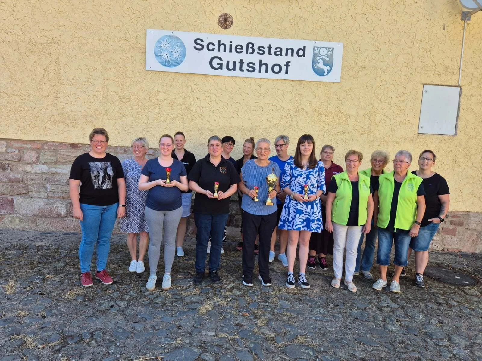 Zur Galerie: Damenpokal in Roßdorf