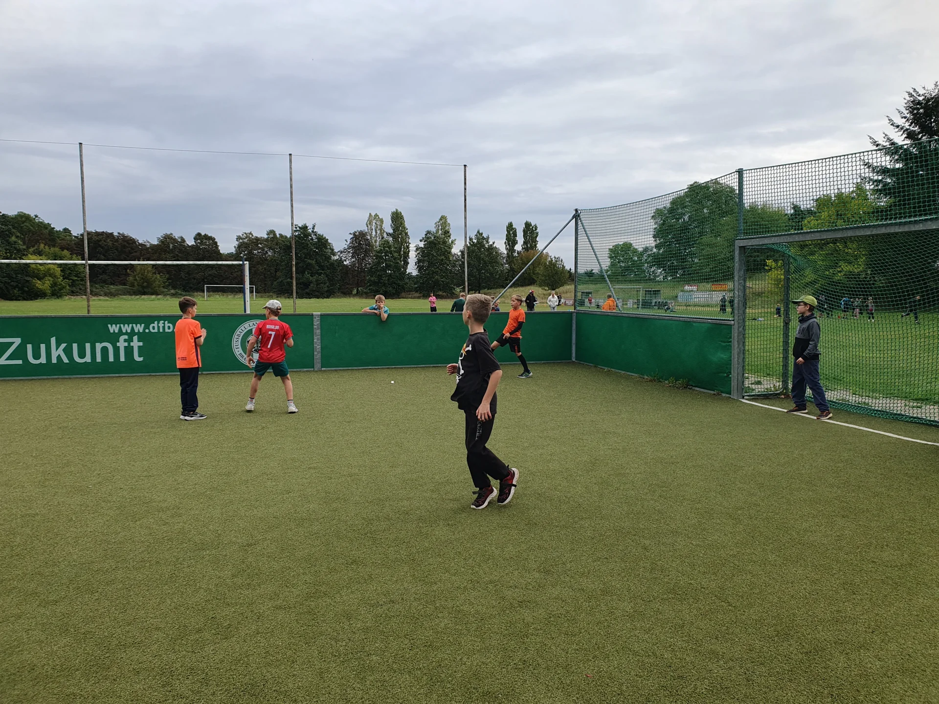 Bild: beliebter Pausensport: Fußball