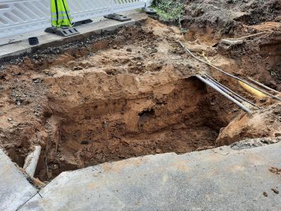 2020.08.27 Der Abwasseranschluss in der Straße Schenbek