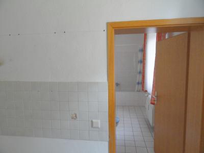 Küche mit Blick auf das Bad