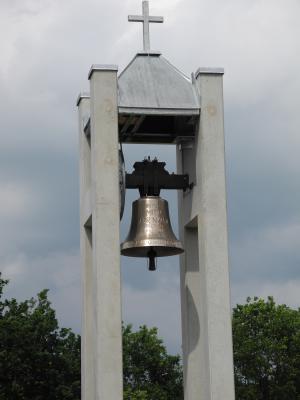 Der neue Glockenturm auf dem Friedhof Wedel.