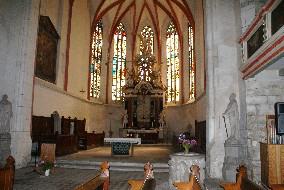 Kirchenchor mit Altar / hall, viewing the altar