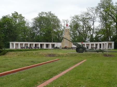 Russische Kriegsgräberstätte in Lebus Foto: Info Punkt Lebus
