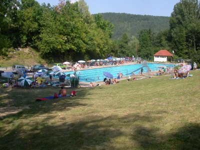 Vorschaubild Schwimmbad Weißenbrunn