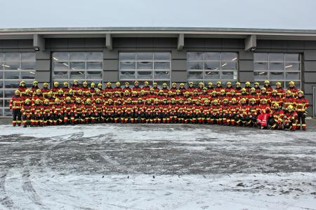 Die Freiwillige Feuerwehr Heidesee bei der Ausgabe der neuen DEVA Einsatzbekleidung am 07.01.2017