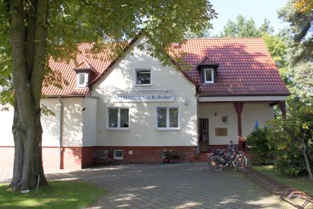 Vorschaubild Kulturhaus „Johannes R. Becher" (Erdgeschoss und WC barrierefrei erreichbar)