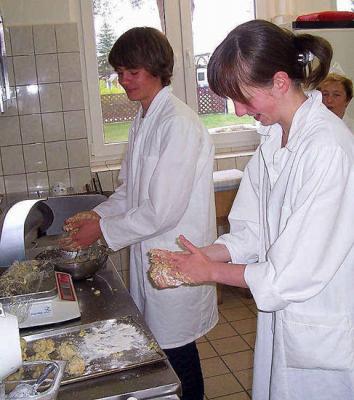 Foto zu Meldung: Locken drehen, kochen und backen