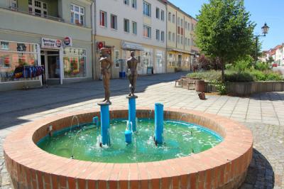 Foto zu Meldung: Wieder Figur vom M&auml;dchenbrunnen in Calau gestohlen
