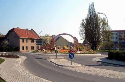 Foto zu Meldung: Torbogenbau am Calauer Kreisel hat begonnen
